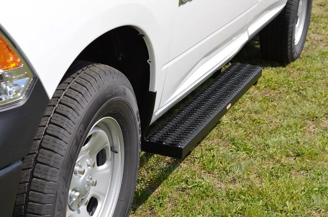 82353 – OWENS Running Board, Textured Powder Coat Black Aluminum Unlighted Rocker Panel Mount - view 2